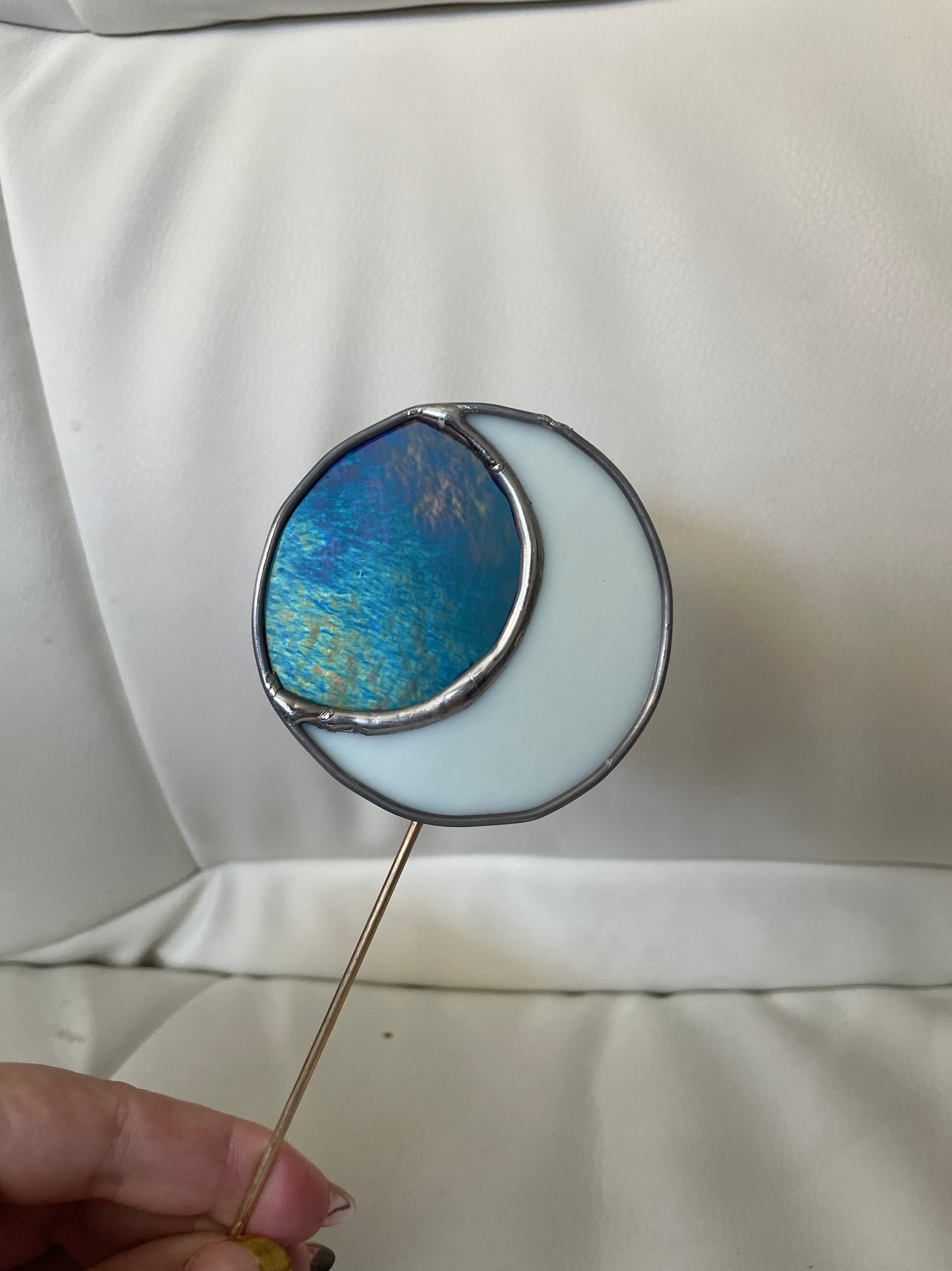 White and blue Moon plant stake