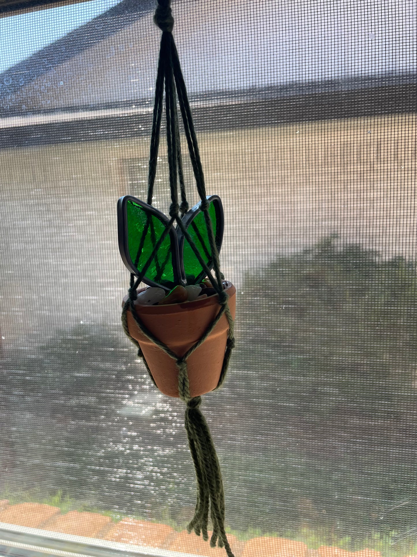 1.5” potted plant hanger w green string
