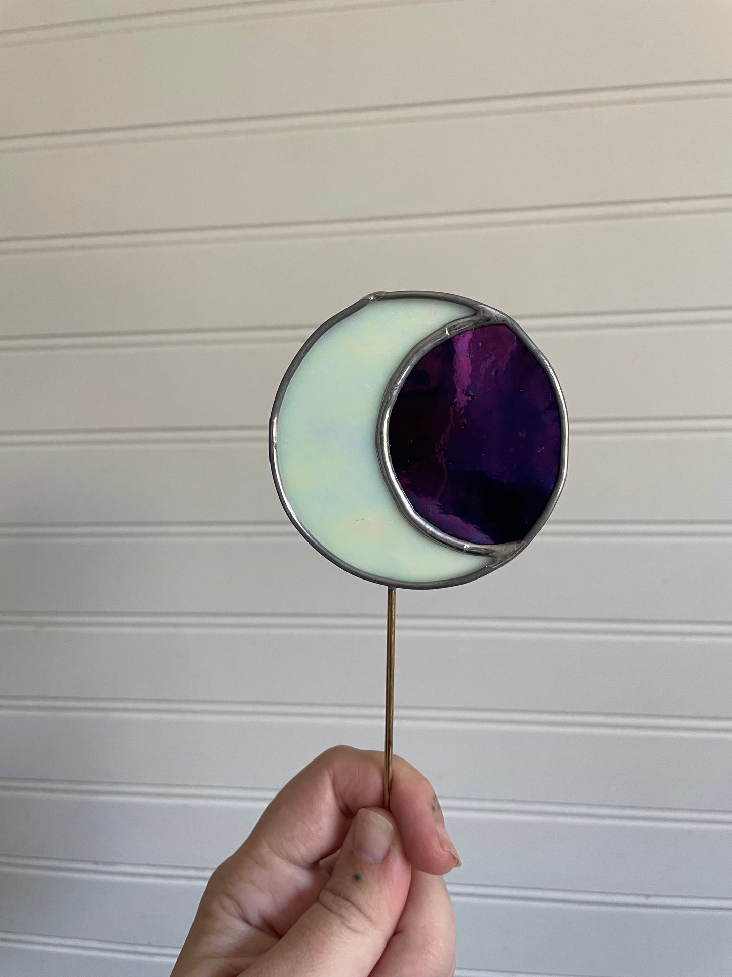 White and black moon plant stake