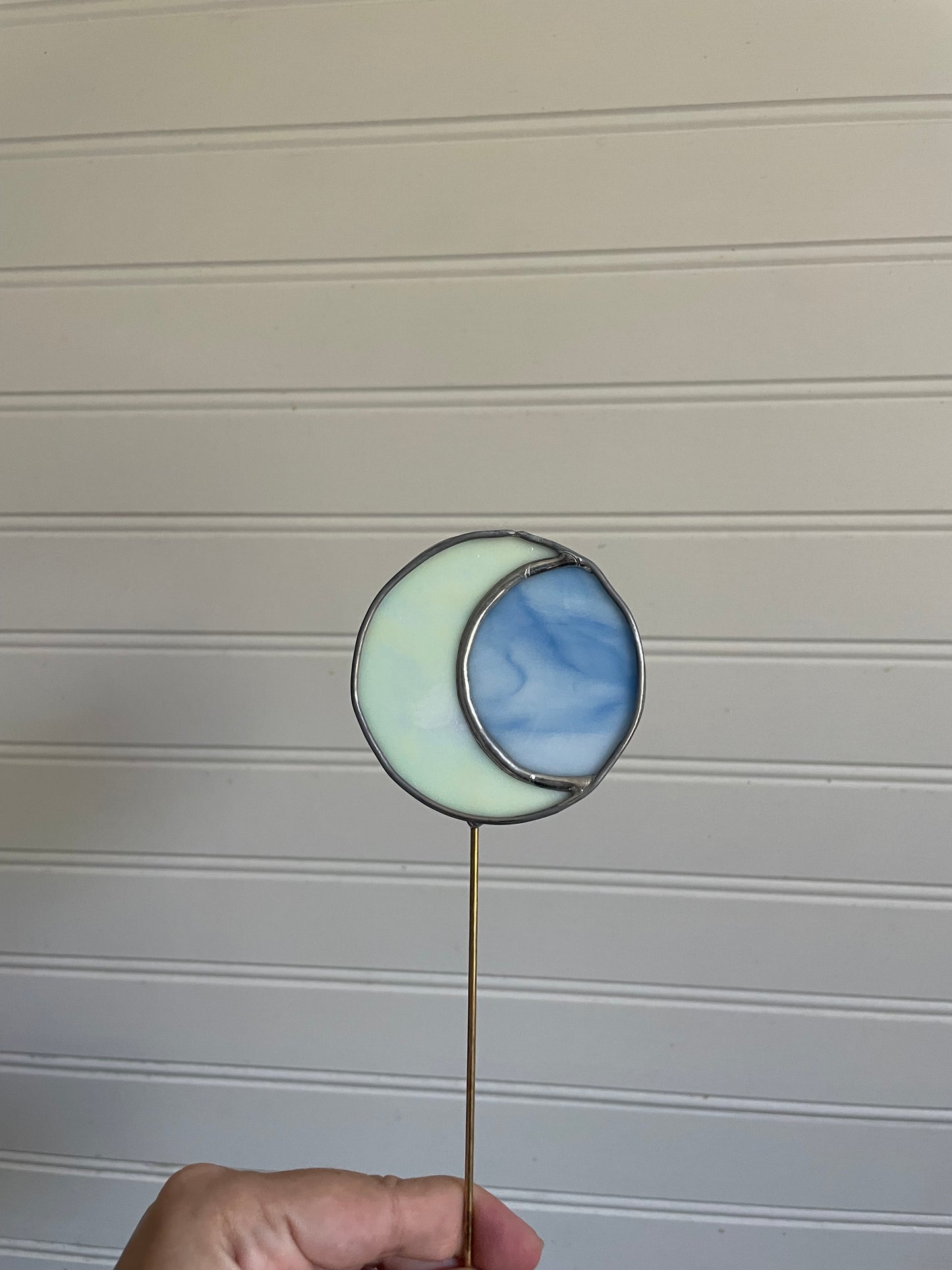 White and blue moon plant stake