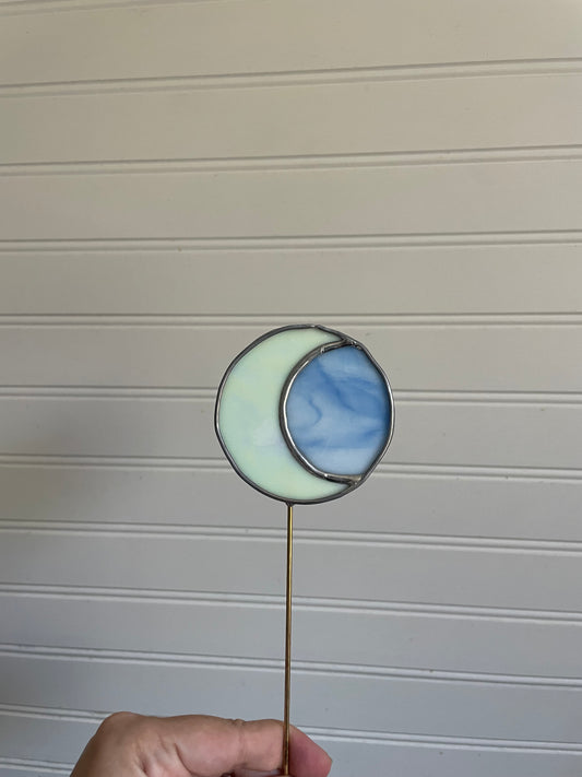 White and blue moon plant stake